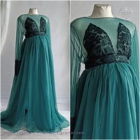 Image 2 of photography dress Adelle - size M - emerald - photo props