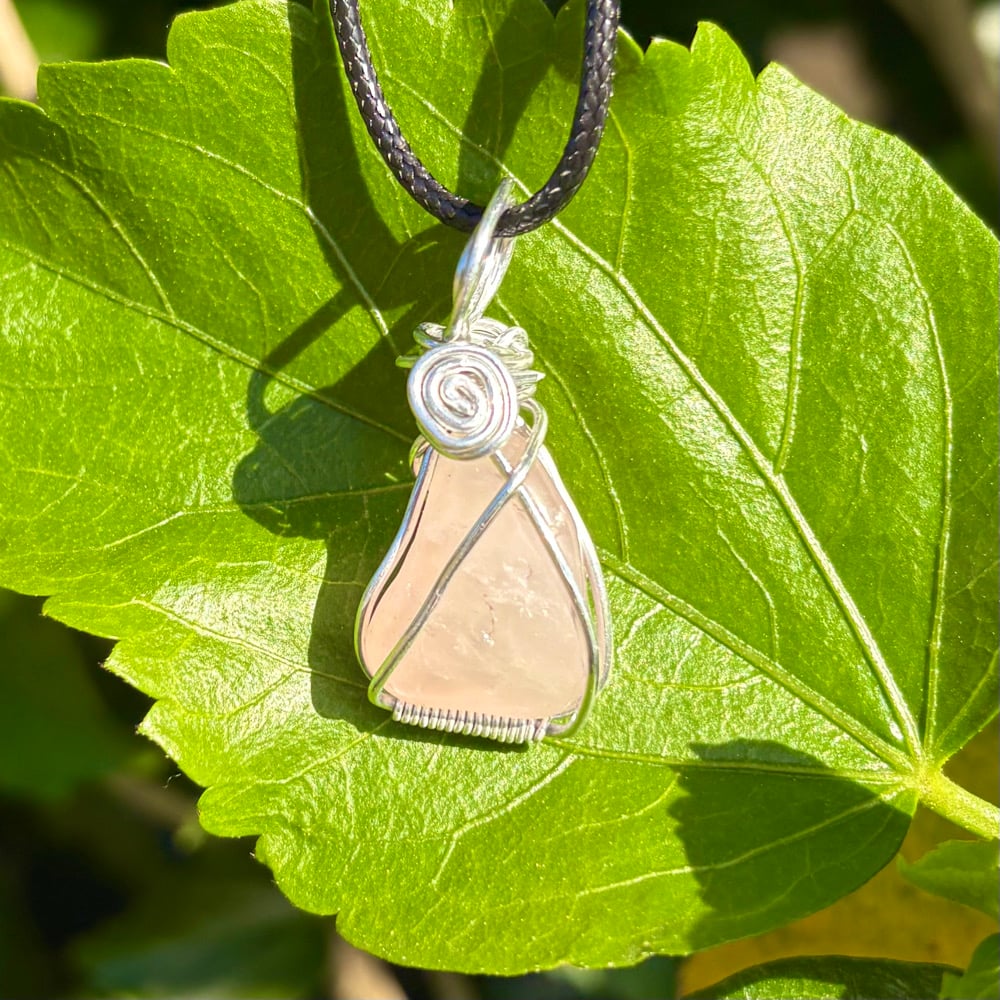 Image of rose quartz pendant b
