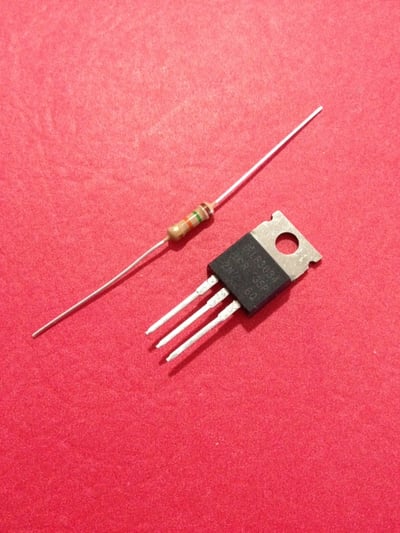 Image of IRLB3034 Mosfet with 15k resistor