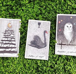 Image of past, present and future tarot reading