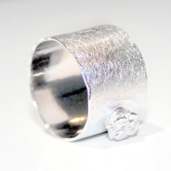 Image of Ring met roosje - zilver, handgemaakte ringen, Antwerpen, goud en zilver