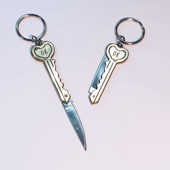 Image of ok heart keyblade keychain // gold 