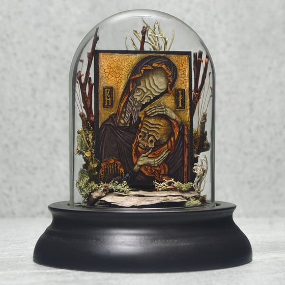 Image of "Sanctus Nurgrim Rottus Relic" Miniature Glass Dome Terrarium