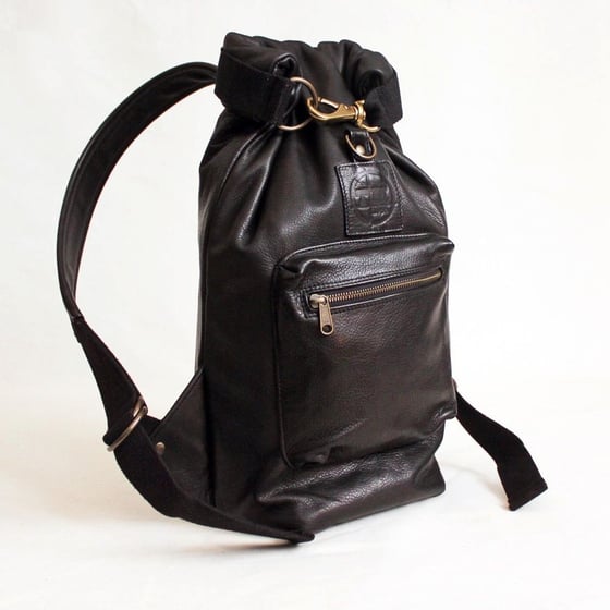 Image of TM1985 - ROLL TOP SACK - BLACK LEATHER