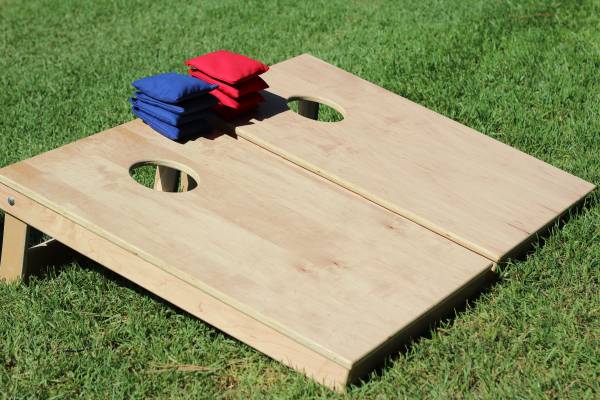 Image of Tailgate Casual set 3'x2' + 8 bags (4 red and 4 blue) 