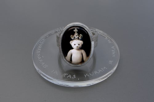 Image of "Is the most.." teddy-bear’s silver ring with photo and rock crystal  · POTENTISSIMUM.. ·