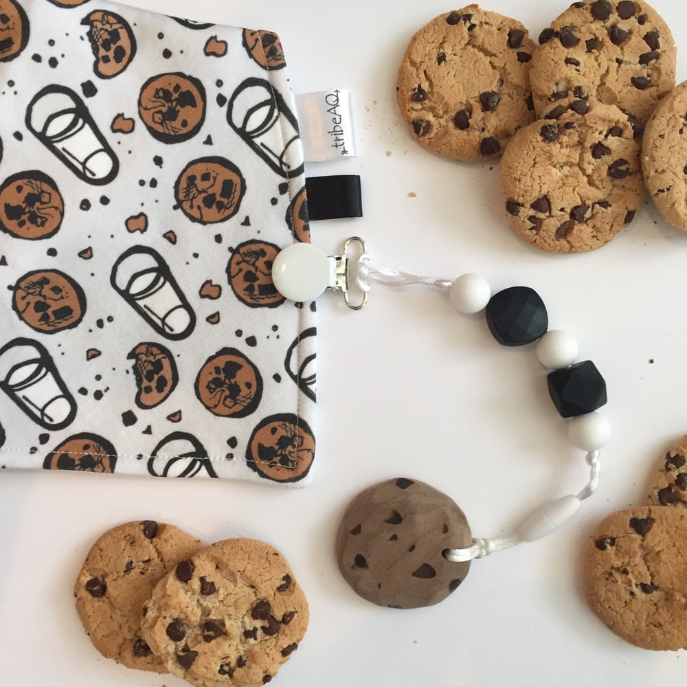 Image of Organic Chocolate Chip Cookie Teething Bibdana