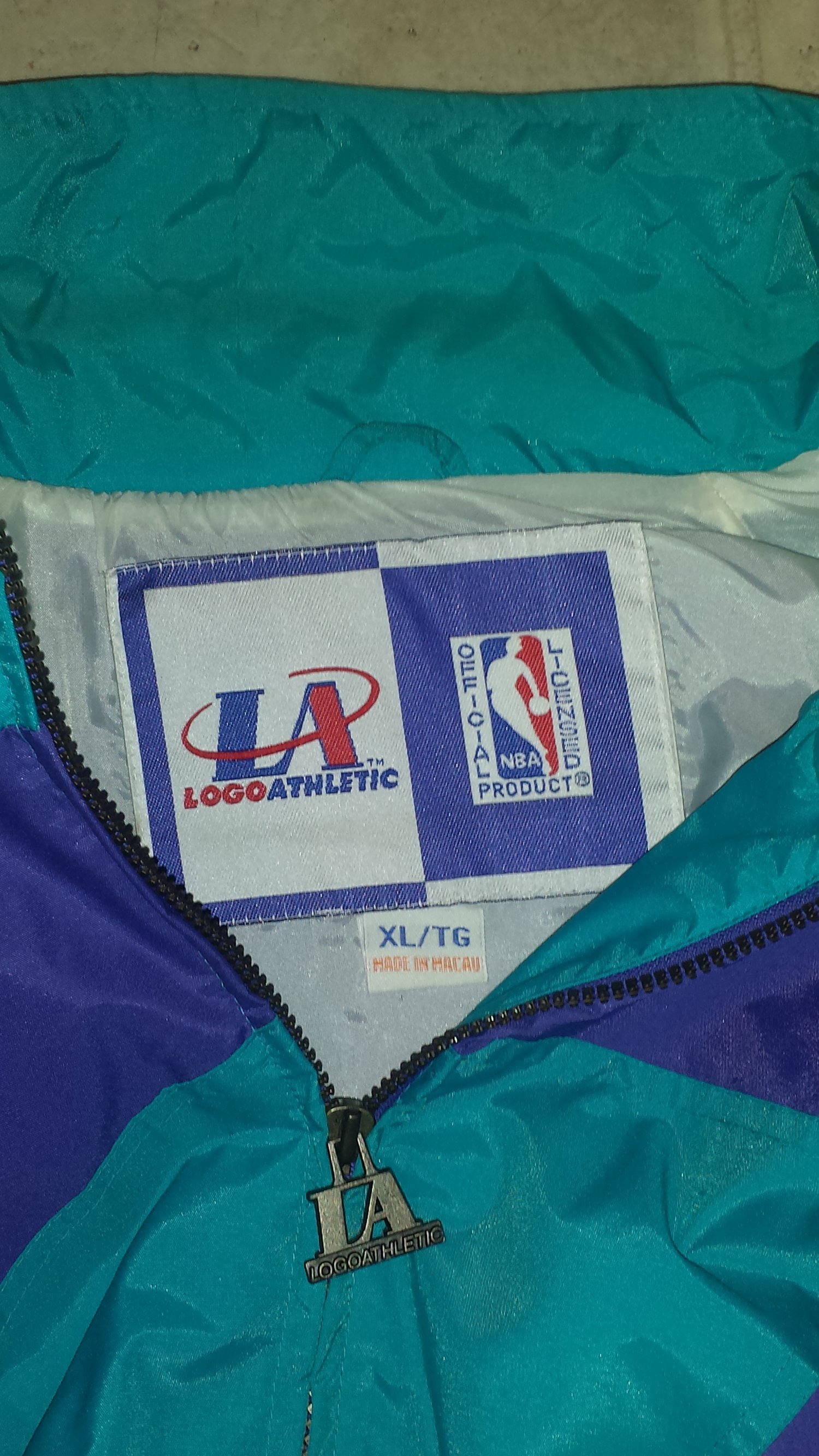 Survival of the Flyest — vintage logo athletic Charlotte hornets jacket sz.  xl