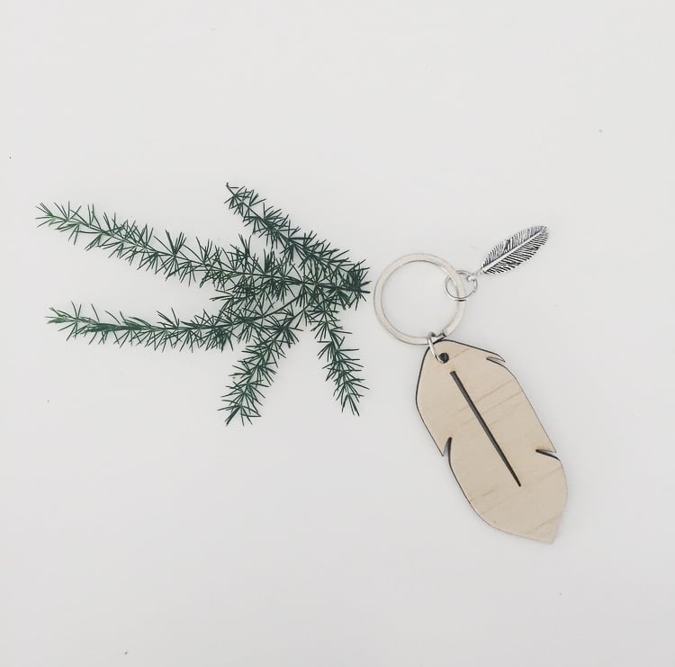 Image of WOOD FEATHER KEY RING by Zilvi