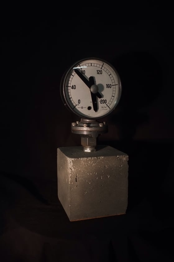 Image of Concrete pressure gauge Bloc Cloc
