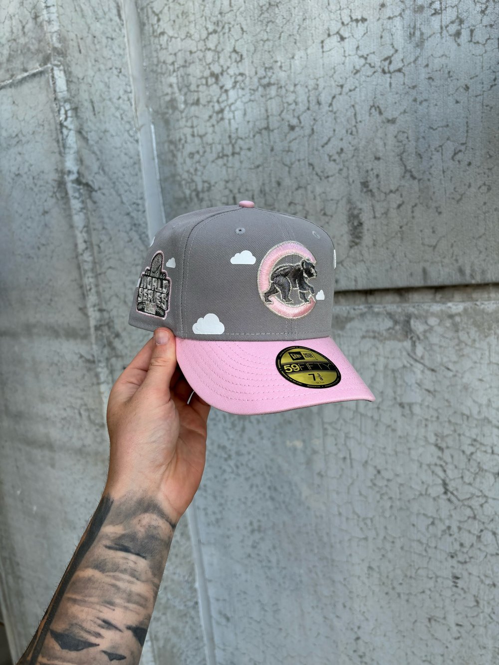 Image of GRAY PARTLY CLOUDY PINK VISOR CHICAGO CUBS CUSTOM FITTED CAP