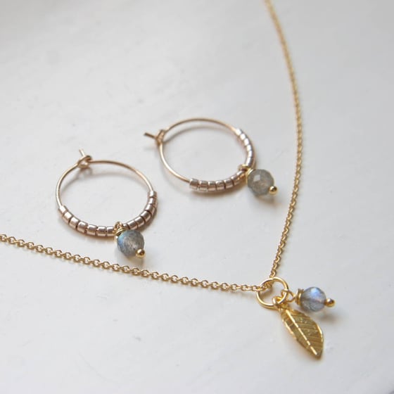 Image of Pearl or Semi-precious Stone Jewellery Set