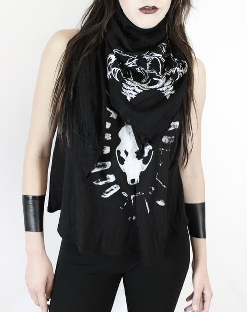 Image of WOLF SKULL SCARF