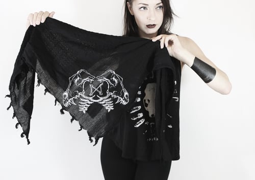 Image of WOLF SKULL SCARF
