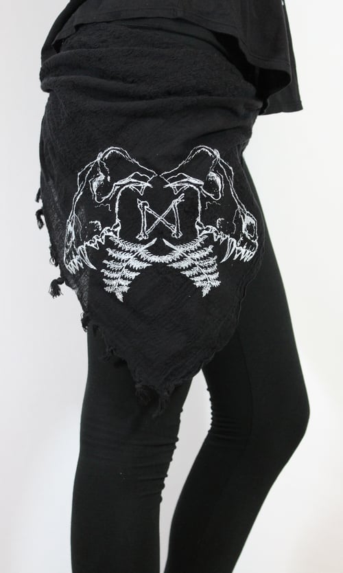 Image of WOLF SKULL SCARF