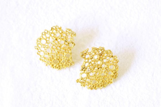 Image of Coral, Earrings in Fairmined gold 18k with white diamonds