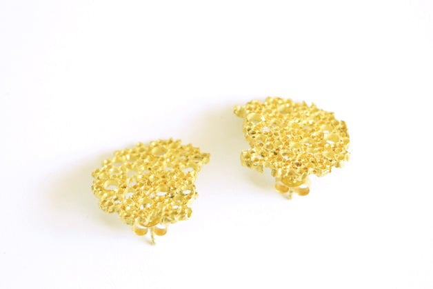 Image of Coral, Earrings in Fairmined gold 18k with white diamonds