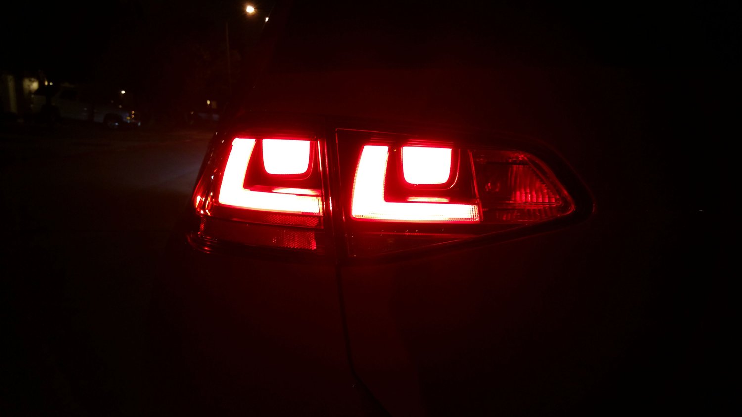 VW TIGUAN MK2 - How To Remove Rear Brake Lights Inner / Outer Tail Lamp  Removal Replacement 