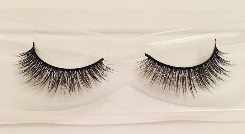 Image of Submissive- 3D silk lashes