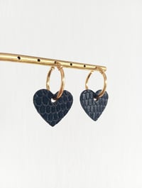 Image 1 of Créoles "Joli cœur" en cuir exotique 