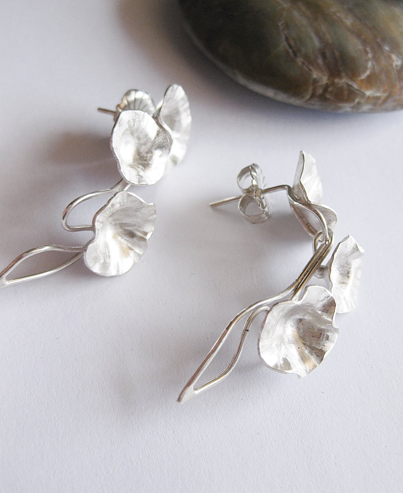 Image of Trailing daisy stud earrings: in sterling silver
