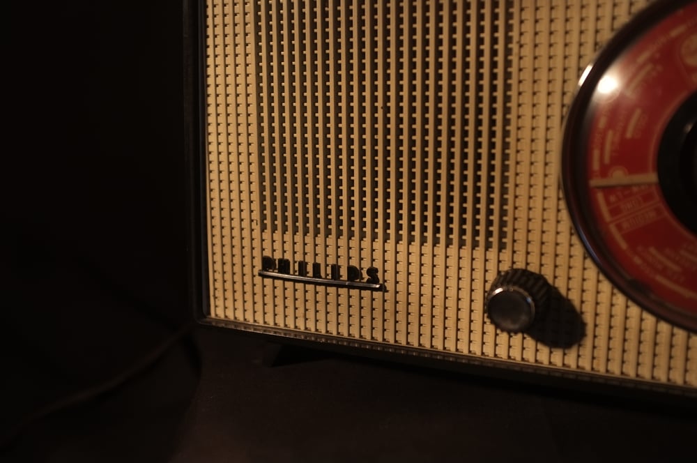 Image of Bakelite 'radio' lamp