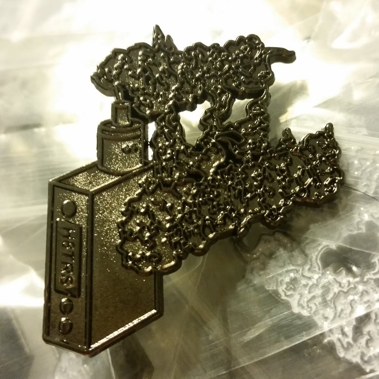 Image of DOPE ASS CLOUDS RAW PIN