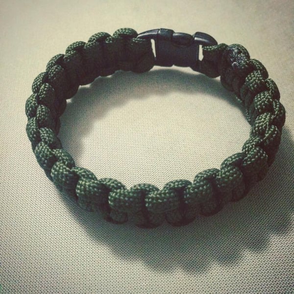 Image of  [paracord_braclet_army_green]