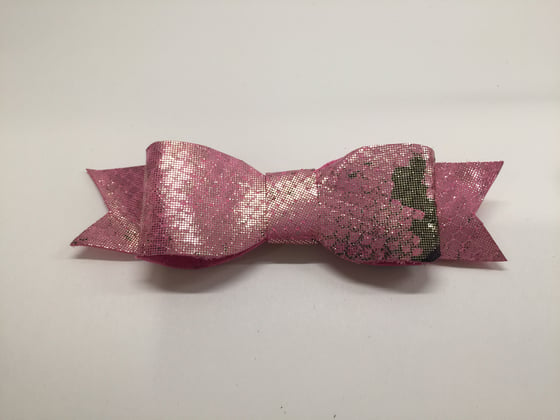 Image of Pink snake capri bow