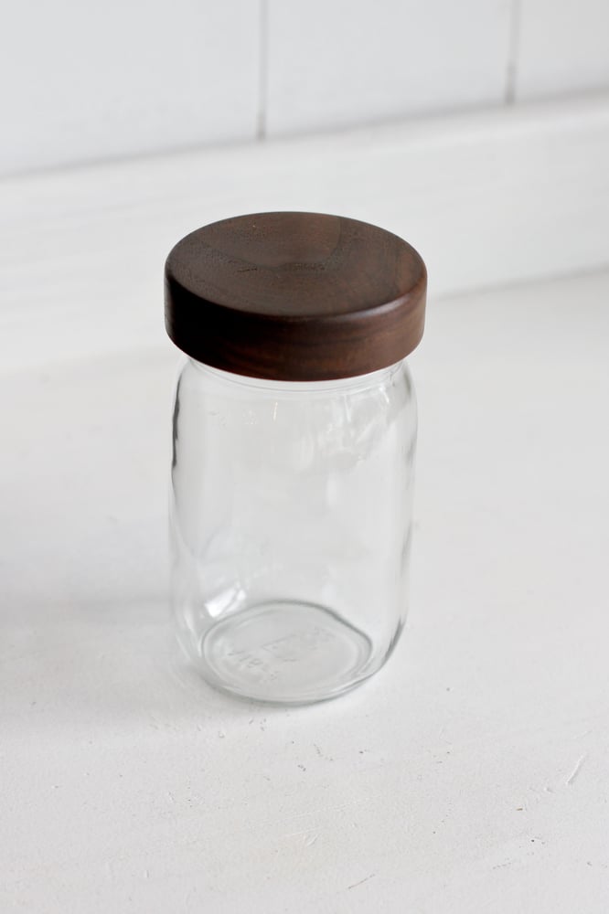 Image of Mason jar with walnut lid 16 oz.