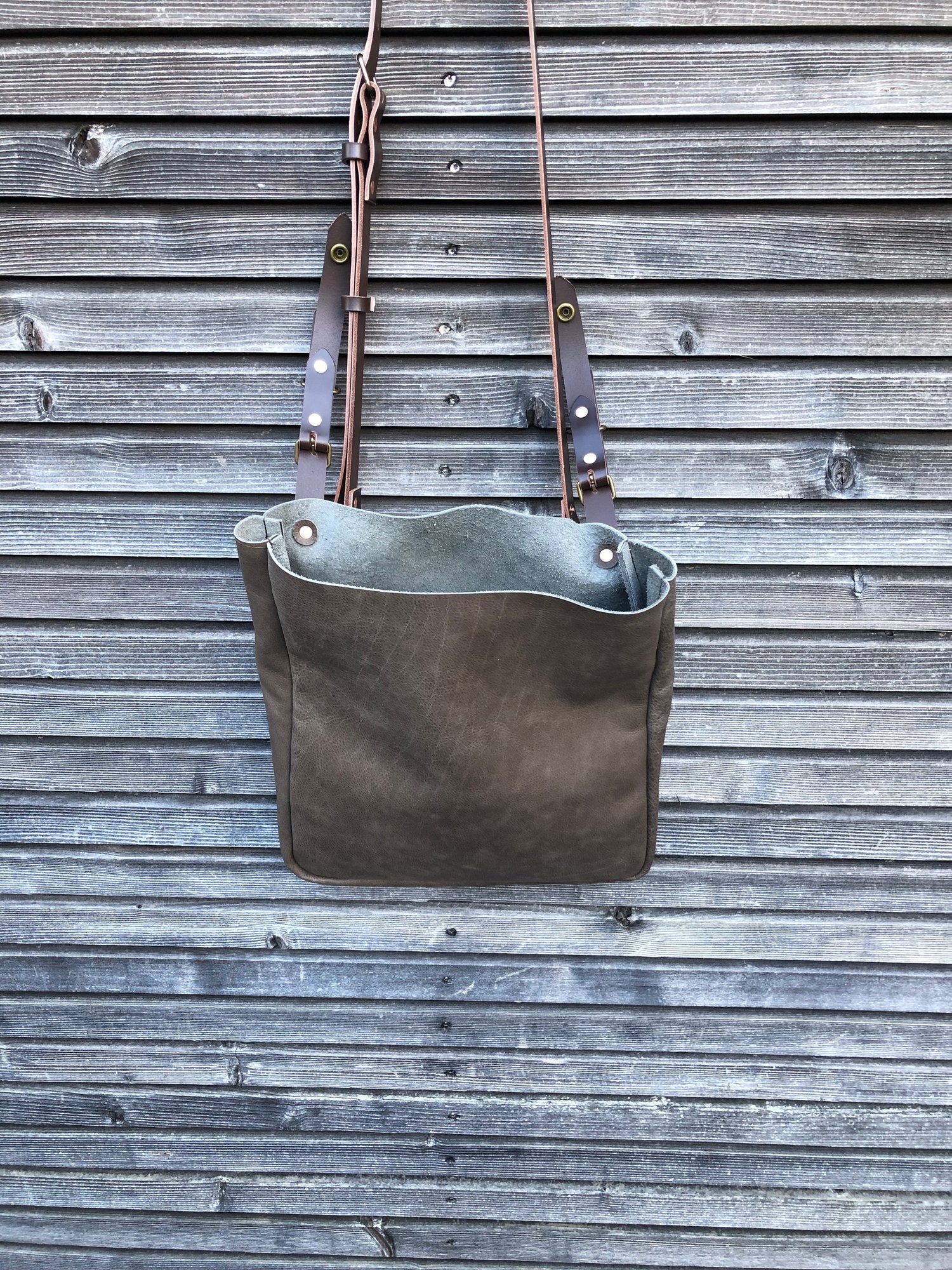 Image of Small messenger bag satchel made in oiled leather with adjustable shoulderstrap UNISEX