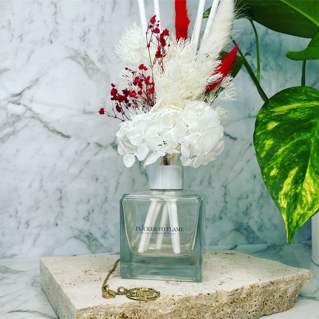 Floral Reed Diffuser 170ml - RED/WHITE  **ONLY 10 AVAILABLE**