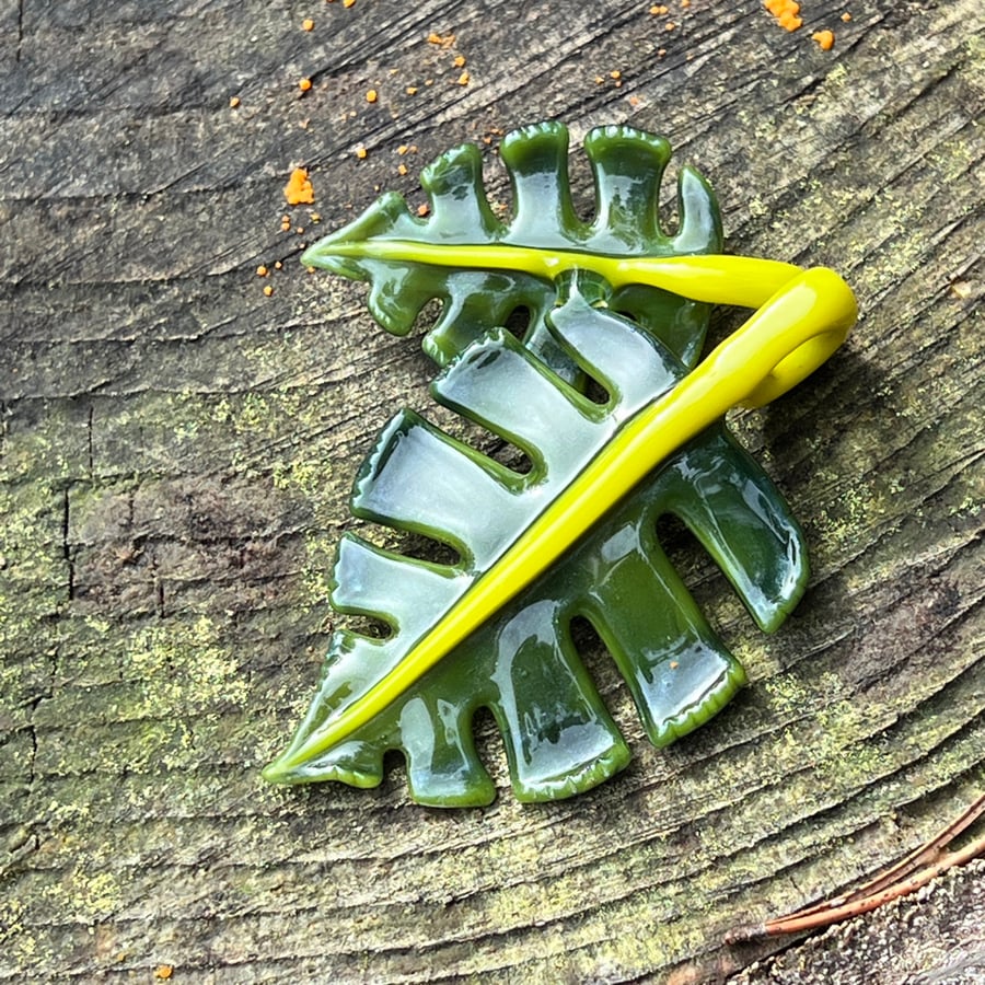Image of Jungle Sparkle Monstera Leaf Pendant