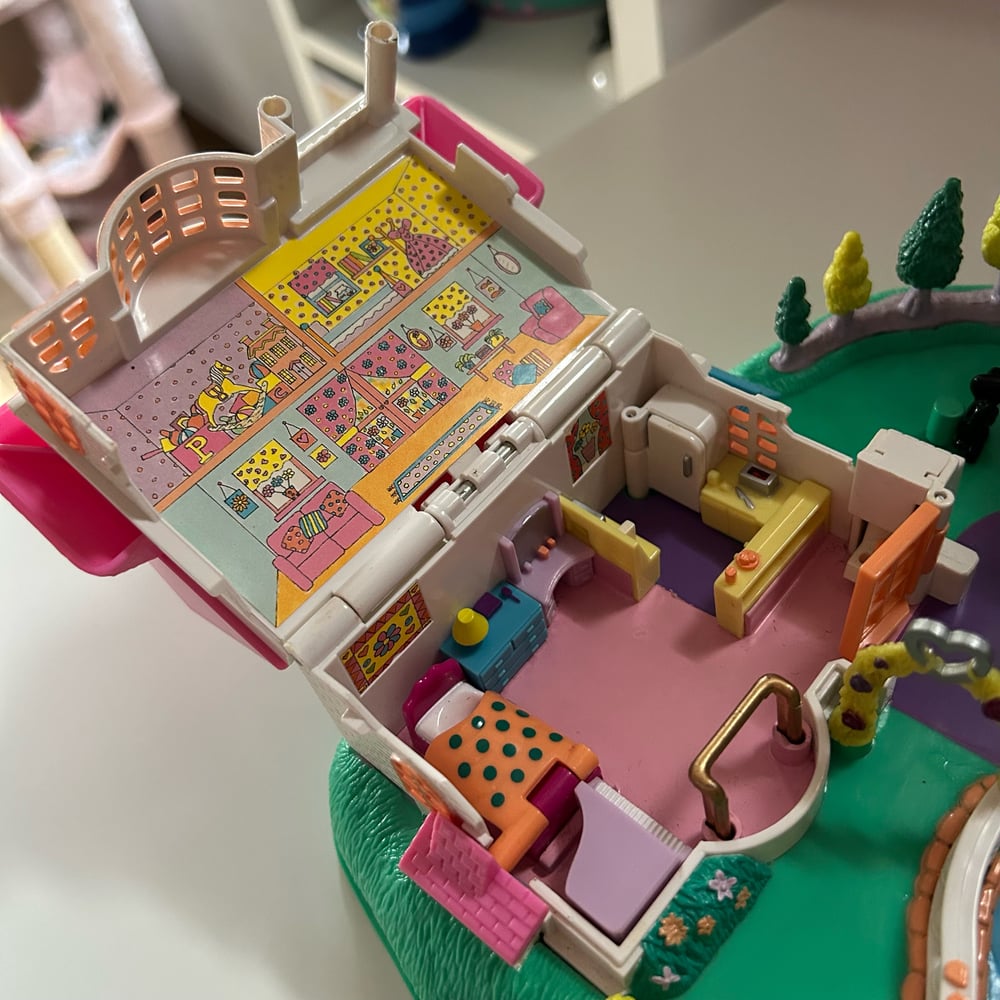 Image of Polly pocket magical movin pollyville