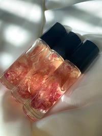 rose lip oil 