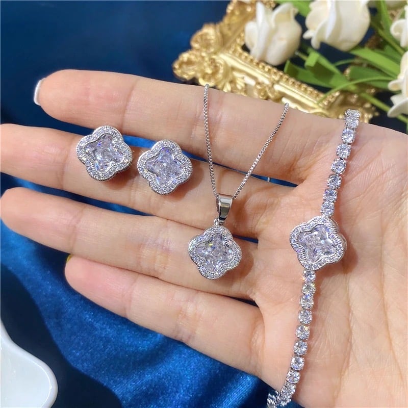 Image of 3Pc Iced Clover Set