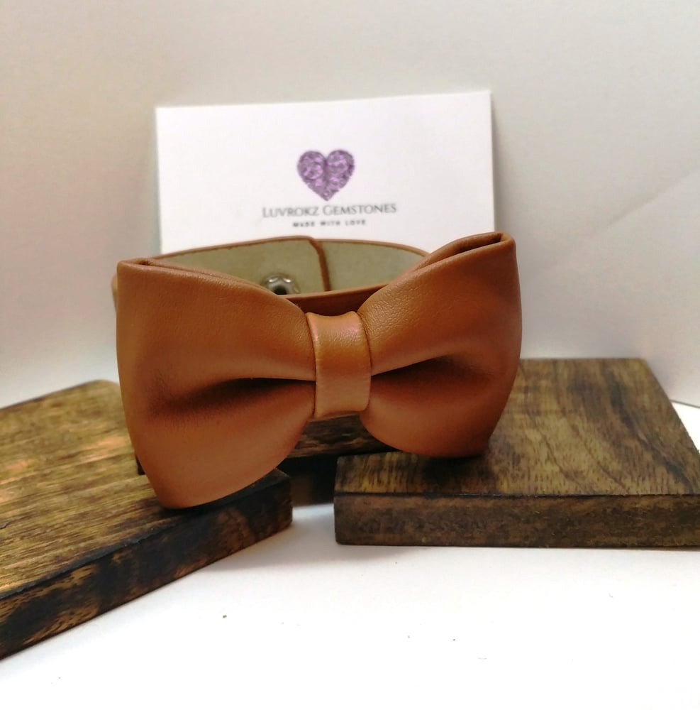 Image of Tan leather bow bracelet