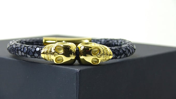 Image of 18KT.GOLD BLACK STINGRAY LEATHER TWIN SKULL BRACELET