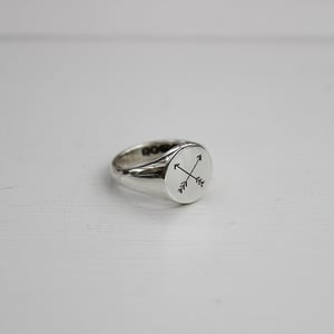 Image of *SALE - was £160* men's signet ring with arrows 
