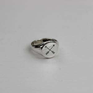 Image of *SALE* men's signet ring with arrows 