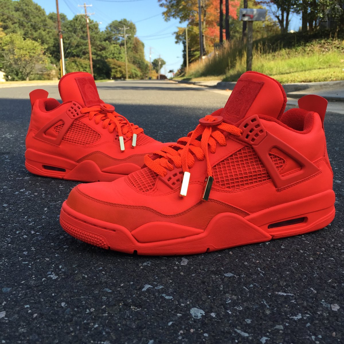 Red October Jordan 4