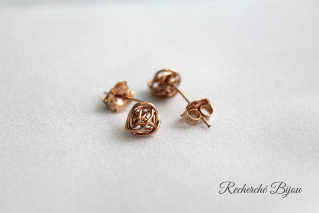 Image of Tangled Wire Wrap Stud Earrings - [RBER02RGW]
