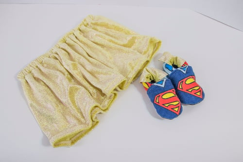 Image of baby cosPLAY - superman with cape
