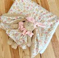 DOUDOU LAPIN ET SA COUVERTURE FLEURI INDIEN 