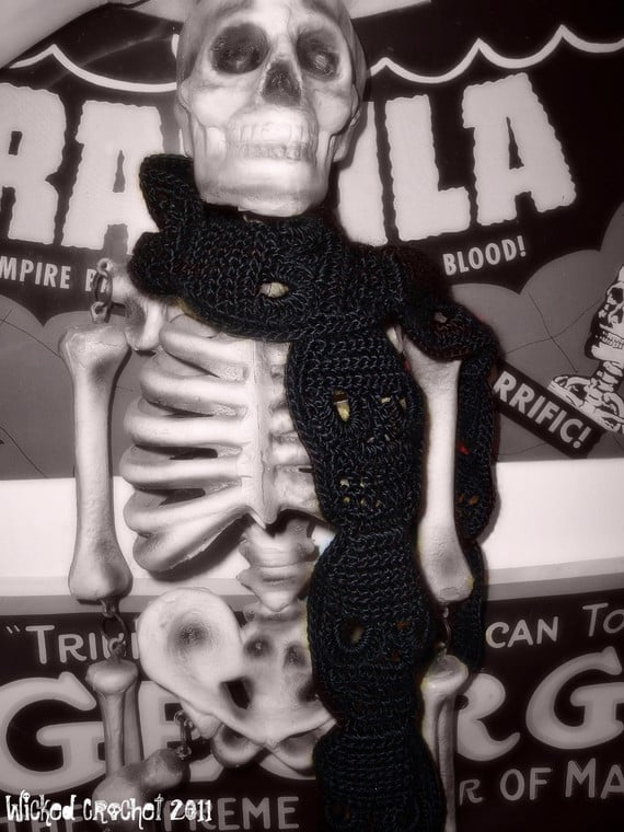 Image of PDF CROCHET PATTERN Cute Crochet Skull Scarf