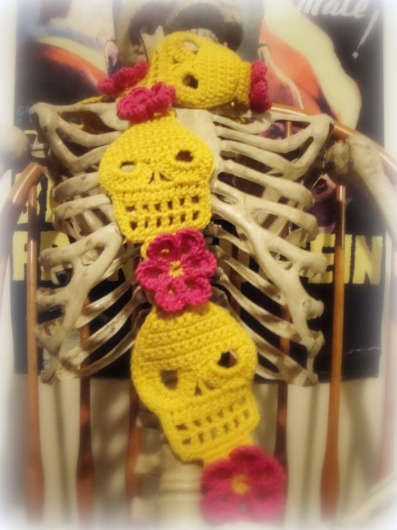 Image of PDF CROCHET PATTERN Cute Crochet Skull Scarf with Flowers