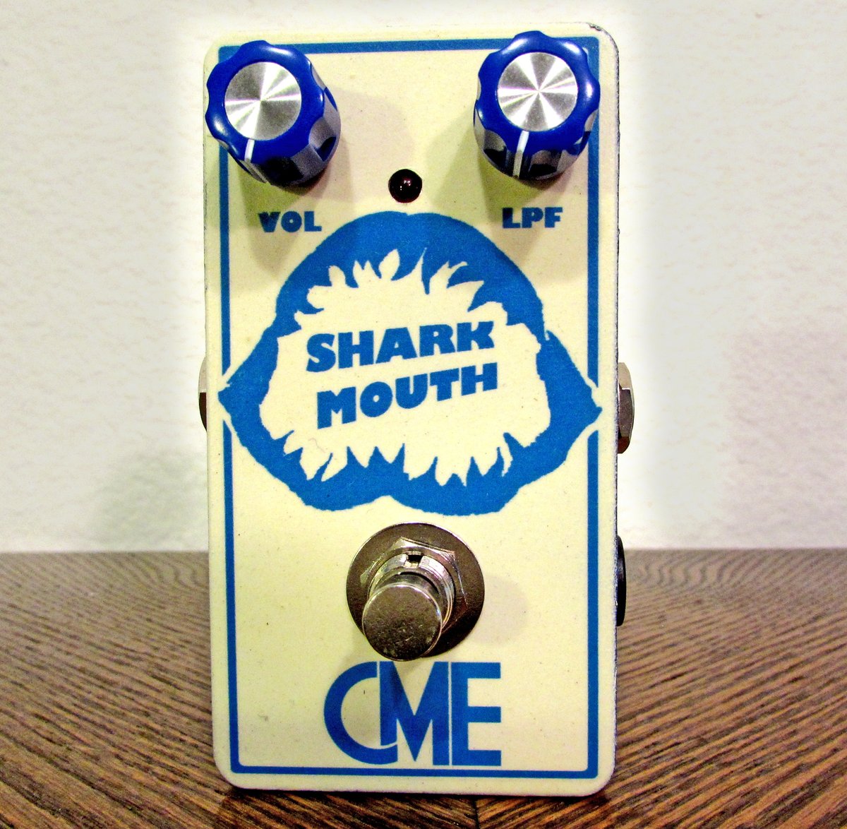 Shark Mouth Bass Synth Fuzz / Caswell Modern Electronics
