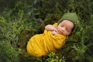Image of Nest of Curls Blanket - MOSSY GREEN