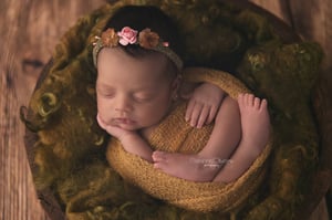 Image of Nest of Curls Blanket - MOSSY GREEN
