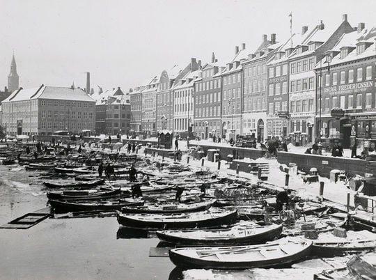 Image of A woman in postwar Denmark walking through an open air market